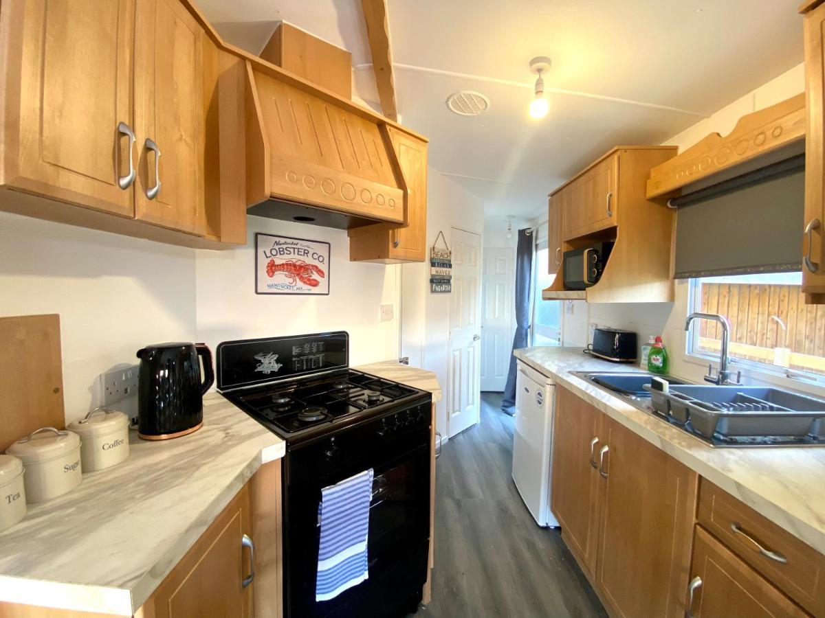 Elletson Park Wood Fired Hot Tubs, Caravans & Pods Pilling Dış mekan fotoğraf
