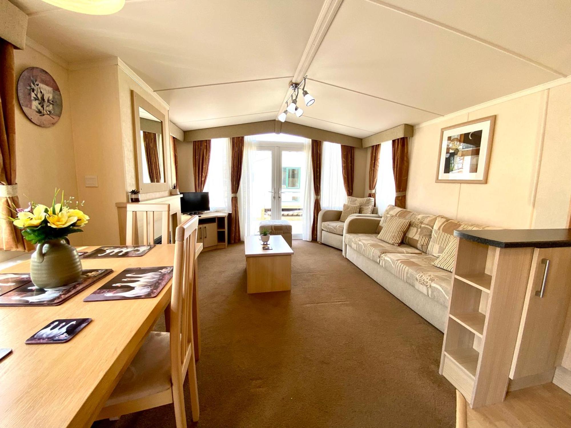 Elletson Park Wood Fired Hot Tubs, Caravans & Pods Pilling Dış mekan fotoğraf